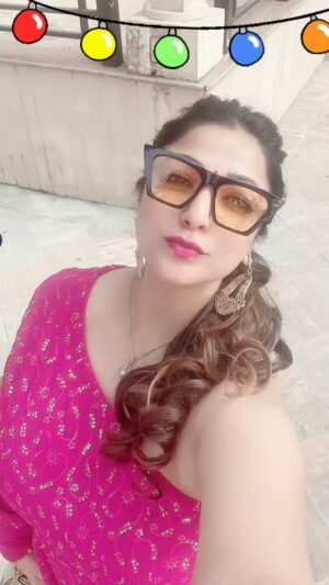 Sweety Chhabra Instagram - लोहड़ी दी लख लख वधाईयां! 🌾
On the auspicious occasion of Lohri, may this harvest festival bring prosperity, good health, and happiness to all 🤗

#happylohri