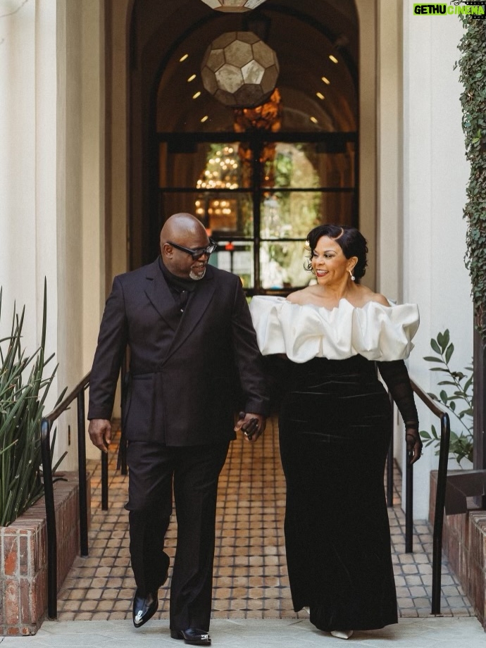 Tamela Mann - 61K Likes - We Did It Bae! 

You brought me to the @grammys and spoiled me rotten! Thank you for believing in me, pushing me to be my best self and loving me through the losses. Truth Is I’m Yours! Forever and Always 🤍💋 #Winning

Styled by @beeombi 
MUA: @ashleyriosactress 
Shot by @jugglingthejohnsons