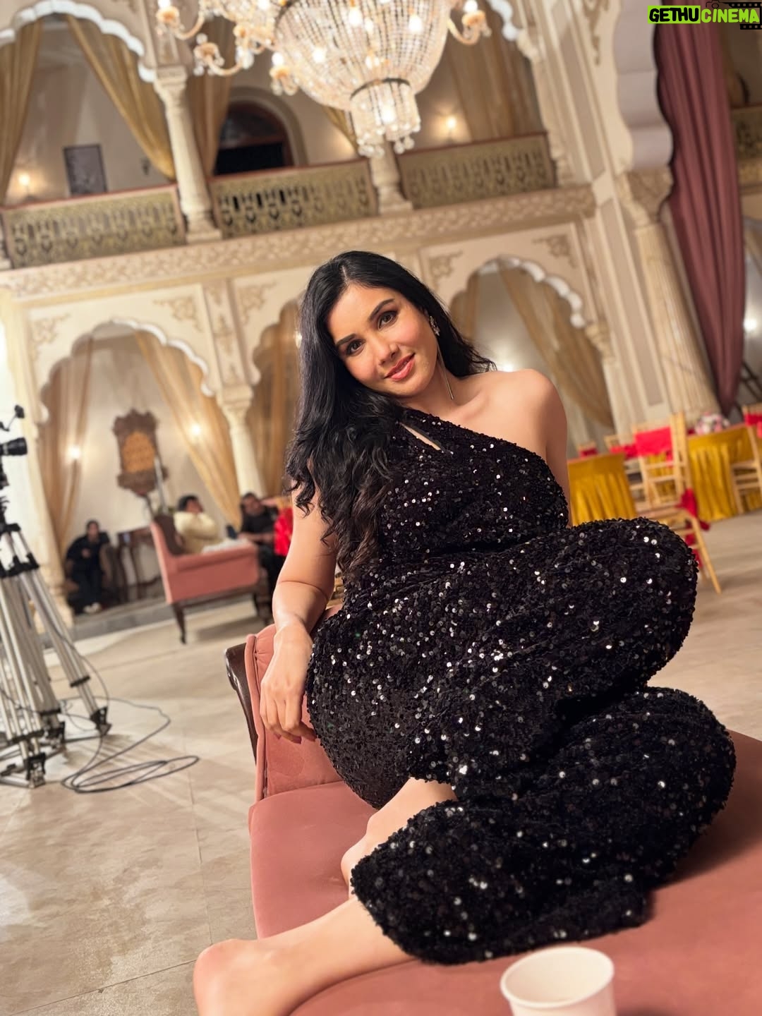 Tanu Khan - 650 Likes - The most #bts pic of all time #latenight #shoot #tanukhan #btsdiary