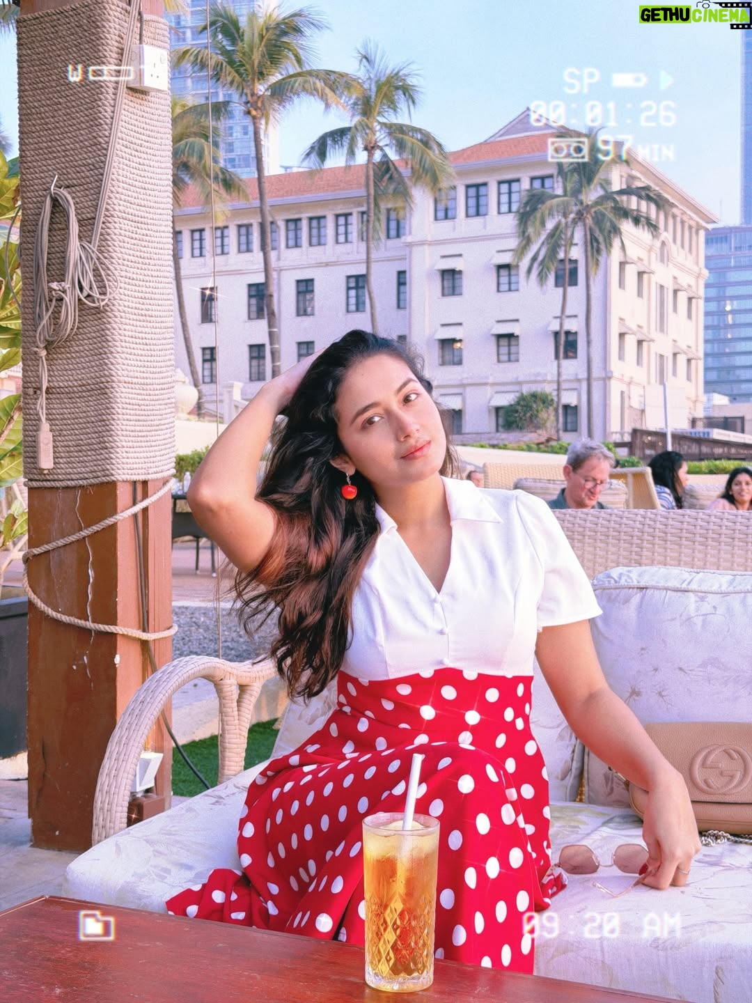 Tasnia Farin - 88.5K Likes - Your favourite intro song that you never skip ⏭️ 🌊

Wearing @celebritys.choice