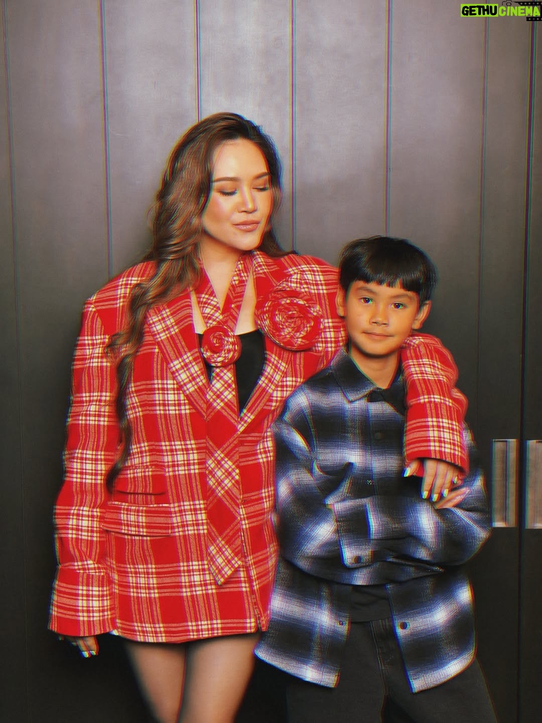 Tata Young - 2.6K Likes - MERRY CHRISTMAS  2025 FROM US! 🎄