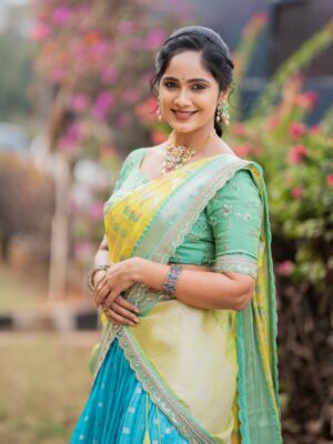 Tejaswini Gowda Instagram - In love with this outfit🩵💚💛

Outfit: @shobhashettydesignerstudios 
Jewellery: @goyazsilverjewellery 
📸 : @akhileshrupaji