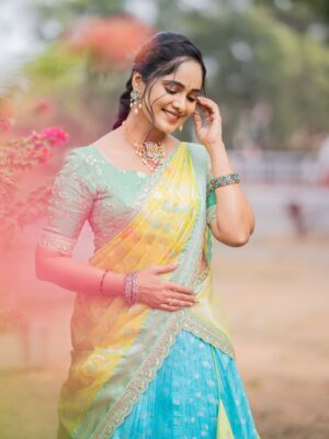 Tejaswini Gowda Instagram - In love with this outfit🩵💚💛

Outfit: @shobhashettydesignerstudios 
Jewellery: @goyazsilverjewellery 
📸 : @akhileshrupaji