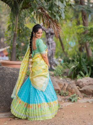 Tejaswini Gowda Instagram - In love with this outfit🩵💚💛

Outfit: @shobhashettydesignerstudios 
Jewellery: @goyazsilverjewellery 
📸 : @akhileshrupaji