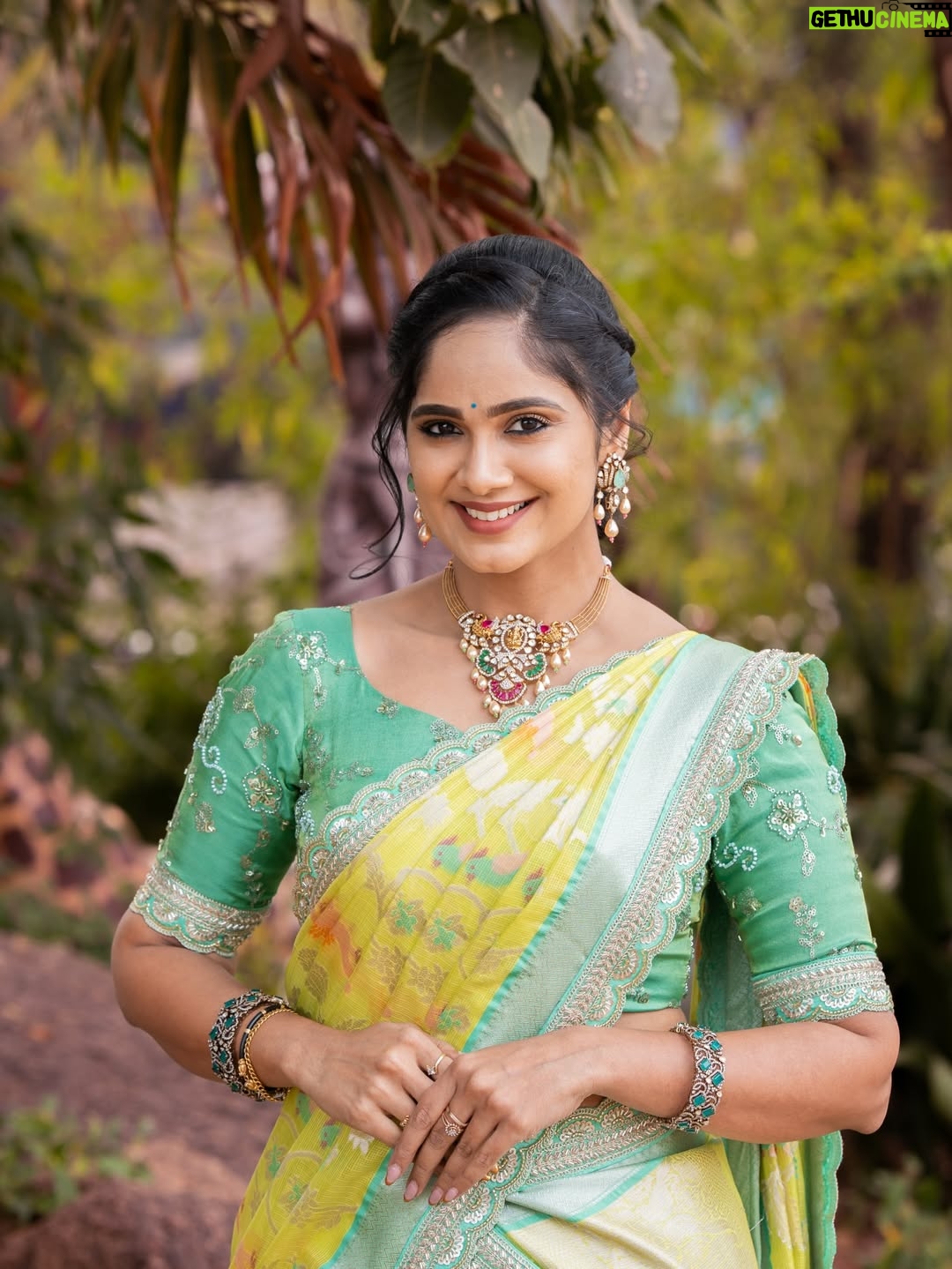 Tejaswini Gowda - 157K Likes - In love with this outfit🩵💚💛

Outfit: @shobhashettydesignerstudios 
Jewellery: @goyazsilverjewellery 
📸 : @akhileshrupaji