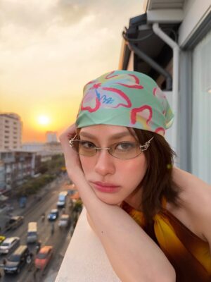 Thasorn Klinnium Instagram - Pov: Sunset with me🥸🥽🌻🌆

#GENTLEMONSTER #GENTLEMONSTER_BOUQUETCOLLECTION #GENTLEMONSTER2026