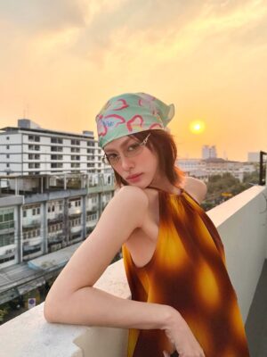 Thasorn Klinnium Instagram - Pov: Sunset with me🥸🥽🌻🌆

#GENTLEMONSTER #GENTLEMONSTER_BOUQUETCOLLECTION #GENTLEMONSTER2026