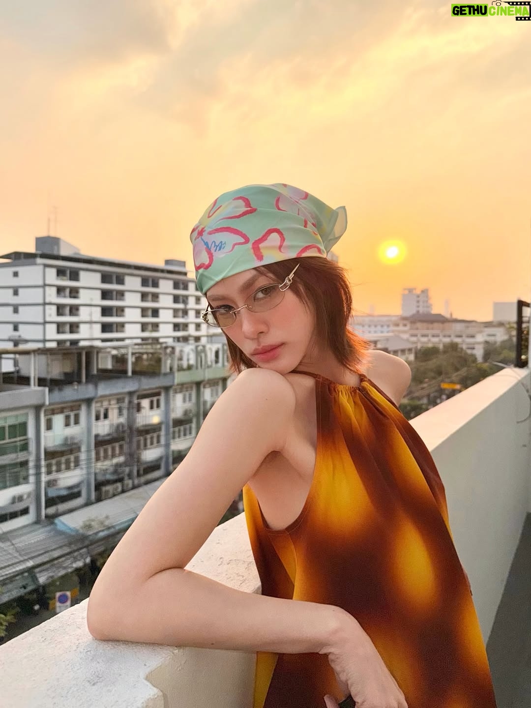 Thasorn Klinnium - 216.7K Likes - Pov: Sunset with me🥸🥽🌻🌆

#GENTLEMONSTER #GENTLEMONSTER_BOUQUETCOLLECTION #GENTLEMONSTER2026