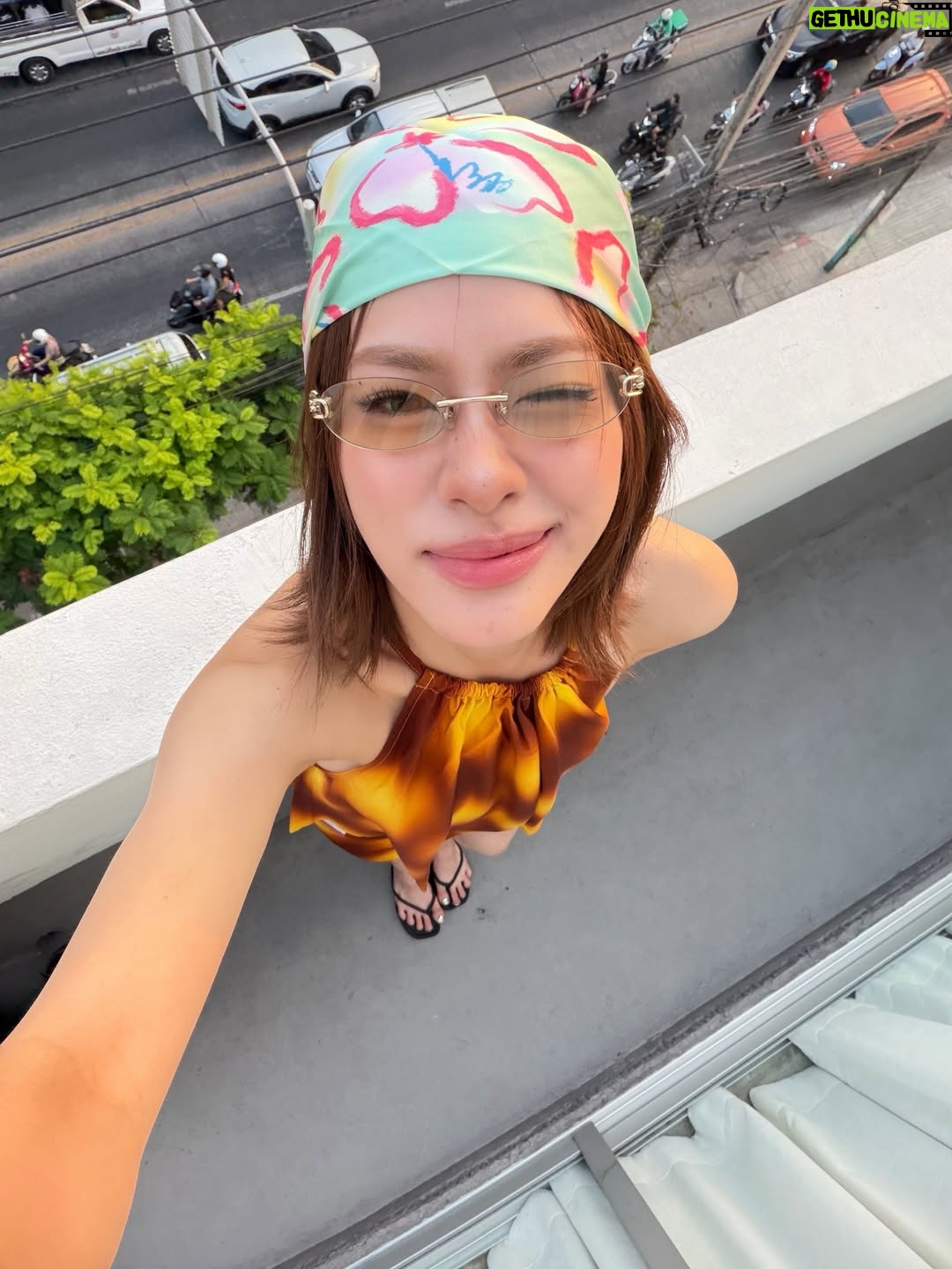 Thasorn Klinnium - 216.7K Likes - Pov: Sunset with me🥸🥽🌻🌆

#GENTLEMONSTER #GENTLEMONSTER_BOUQUETCOLLECTION #GENTLEMONSTER2026