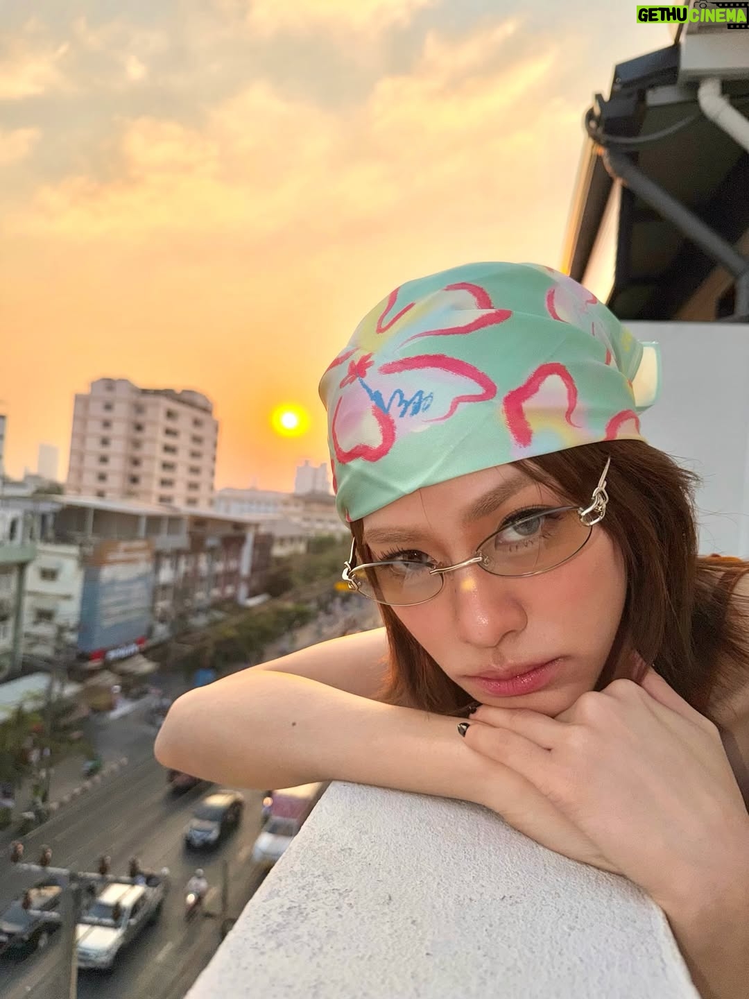 Thasorn Klinnium - 216.7K Likes - Pov: Sunset with me🥸🥽🌻🌆

#GENTLEMONSTER #GENTLEMONSTER_BOUQUETCOLLECTION #GENTLEMONSTER2026