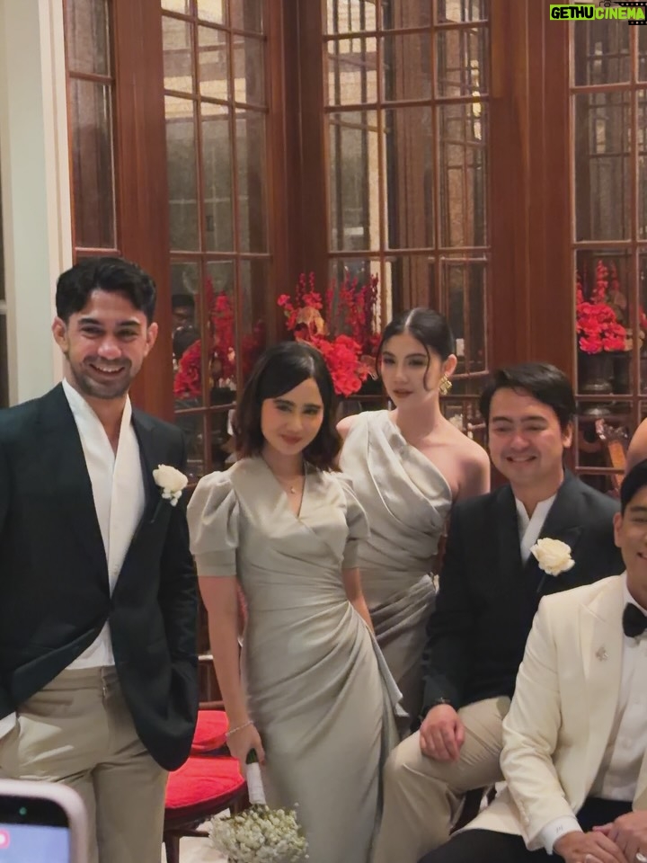 Tissa Biani - 163.4K Likes - bridesmaid on duty 🥹🤍
happy wedding temen berantem temen nangis temen curcol temen olahraga bareng yaitu @wavizihan ! bersama suami tercinta @jaz_hayat terharu banget akhirnya kalian sudah mencapai titik ini. alhamdulillah. perjalanan baru dimulai guys!! 
semangat terus ku doakan semoga kalian bisa saling sayang saling cinta saling jaga terus till jannah Aamiin Ya Allah.

make up by my sister @alitabiani 
hair do @hairdo_mitsa 
dress custom by @fadlan_indonesia
all photos taken by @bintanmfrh