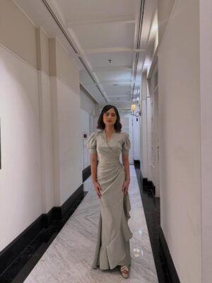 Tissa Biani Instagram - bridesmaid on duty 🥹🤍
happy wedding temen berantem temen nangis temen curcol temen olahraga bareng yaitu @wavizihan ! bersama suami tercinta @jaz_hayat terharu banget akhirnya kalian sudah mencapai titik ini. alhamdulillah. perjalanan baru dimulai guys!! 
semangat terus ku doakan semoga kalian bisa saling sayang saling cinta saling jaga terus till jannah Aamiin Ya Allah.

make up by my sister @alitabiani 
hair do @hairdo_mitsa 
dress custom by @fadlan_indonesia
all photos taken by @bintanmfrh