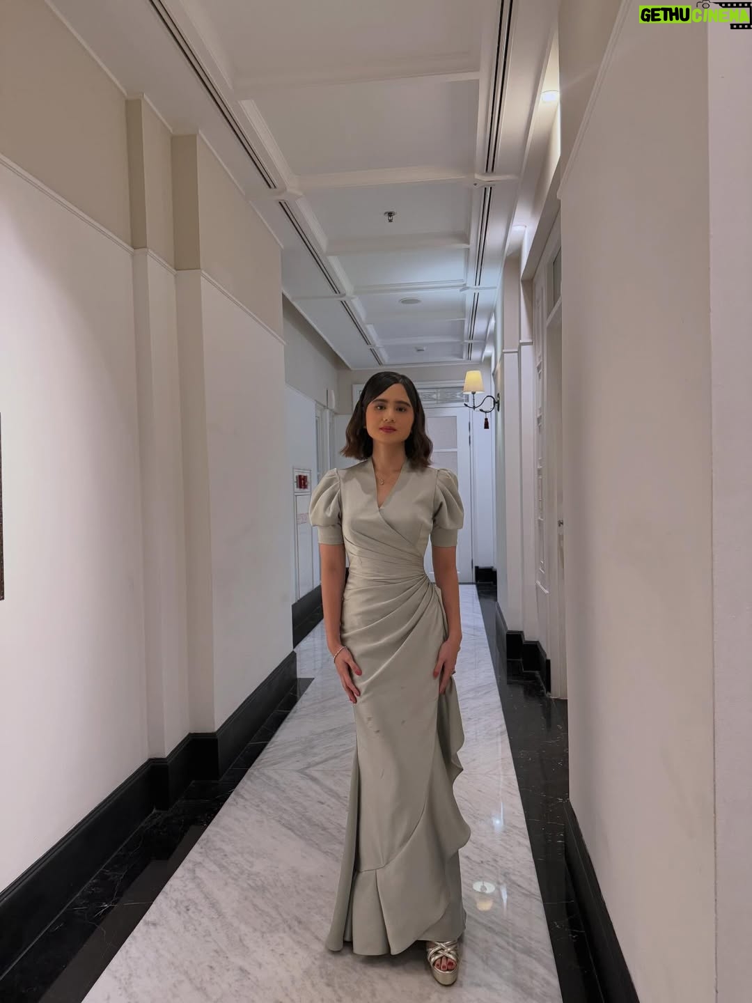 Tissa Biani - 163.4K Likes - bridesmaid on duty 🥹🤍
happy wedding temen berantem temen nangis temen curcol temen olahraga bareng yaitu @wavizihan ! bersama suami tercinta @jaz_hayat terharu banget akhirnya kalian sudah mencapai titik ini. alhamdulillah. perjalanan baru dimulai guys!! 
semangat terus ku doakan semoga kalian bisa saling sayang saling cinta saling jaga terus till jannah Aamiin Ya Allah.

make up by my sister @alitabiani 
hair do @hairdo_mitsa 
dress custom by @fadlan_indonesia
all photos taken by @bintanmfrh
