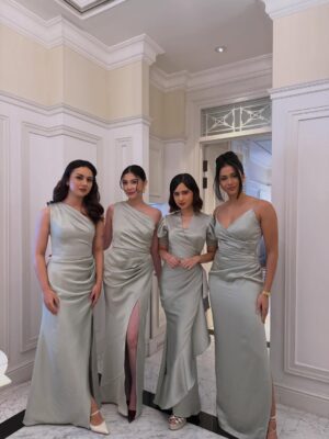 Tissa Biani Instagram - bridesmaid on duty 🥹🤍
happy wedding temen berantem temen nangis temen curcol temen olahraga bareng yaitu @wavizihan ! bersama suami tercinta @jaz_hayat terharu banget akhirnya kalian sudah mencapai titik ini. alhamdulillah. perjalanan baru dimulai guys!! 
semangat terus ku doakan semoga kalian bisa saling sayang saling cinta saling jaga terus till jannah Aamiin Ya Allah.

make up by my sister @alitabiani 
hair do @hairdo_mitsa 
dress custom by @fadlan_indonesia
all photos taken by @bintanmfrh