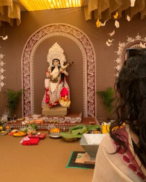 Tuhina Das Instagram - বসন্ত পঞ্চমীর শুভেচ্ছা🌻
@adda_collective
#swaraswatipuja