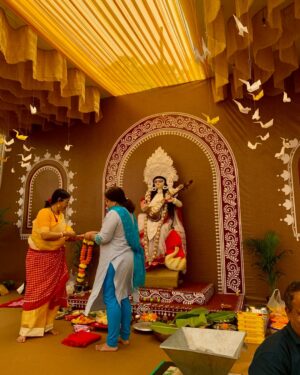 Tuhina Das Instagram - বসন্ত পঞ্চমীর শুভেচ্ছা🌻
@adda_collective
#swaraswatipuja