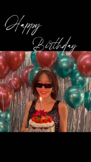 Uhm Ji-won Instagram - #HDB 🎂😎🎈
@umjeewon