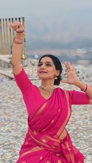 Urmilla Kothare Instagram - माघी गणपतीच्या चरणी नृत्यरूपी अर्पण 🙏
बाप्पा मोरया 🌸

Outfit: @k2fashioncloset

#माघीगणपती #बाप्पामोरया #गणपतीबाप्पा
#नृत्यभक्ती #भक्तीभाव ✨