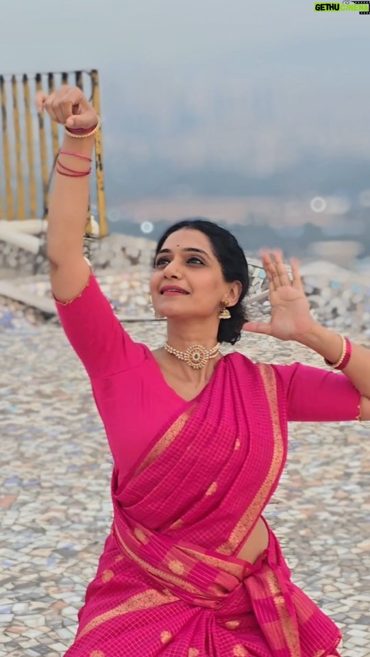Urmilla Kothare - 37.1K Likes - माघी गणपतीच्या चरणी नृत्यरूपी अर्पण 🙏
बाप्पा मोरया 🌸

Outfit: @k2fashioncloset

#माघीगणपती #बाप्पामोरया #गणपतीबाप्पा
#नृत्यभक्ती #भक्तीभाव ✨