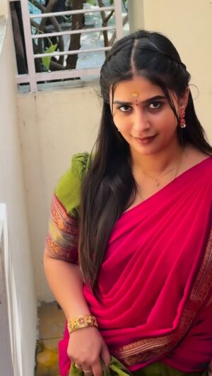 Vaishu Sundar Instagram - Athadi manasu dha Rekka katti parakkudhey 😍❤️

Hairstyle : @reshu_stanly ur the best 😍❤️
Videography & edit : @_vetri_vasanth_r  thank u husband 😍🫂❤️

Costume : @chettinad_sarees