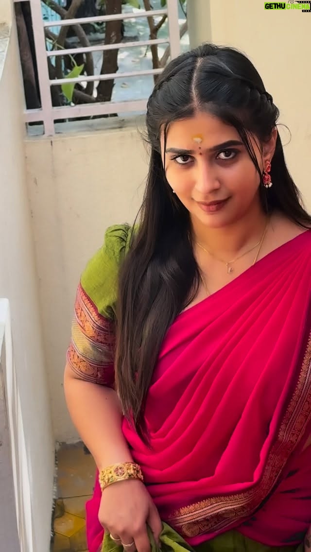 Vaishu Sundar - 38.8K Likes - Athadi manasu dha Rekka katti parakkudhey 😍❤️

Hairstyle : @reshu_stanly ur the best 😍❤️
Videography & edit : @_vetri_vasanth_r  thank u husband 😍🫂❤️

Costume : @chettinad_sarees
