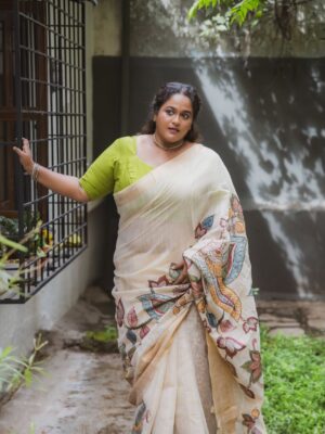 Vanita Kharat Instagram - “खामोशी भी अब सलीके से सजने लगी है.”🌸

.
.
.
.
Saree- @hastkrit_india 
Makeup- @devyani_makeup_artist_ 
Hair - @archanabotre_makeupartist 
Click- @namrata_gh 
Location- @tdo_studio