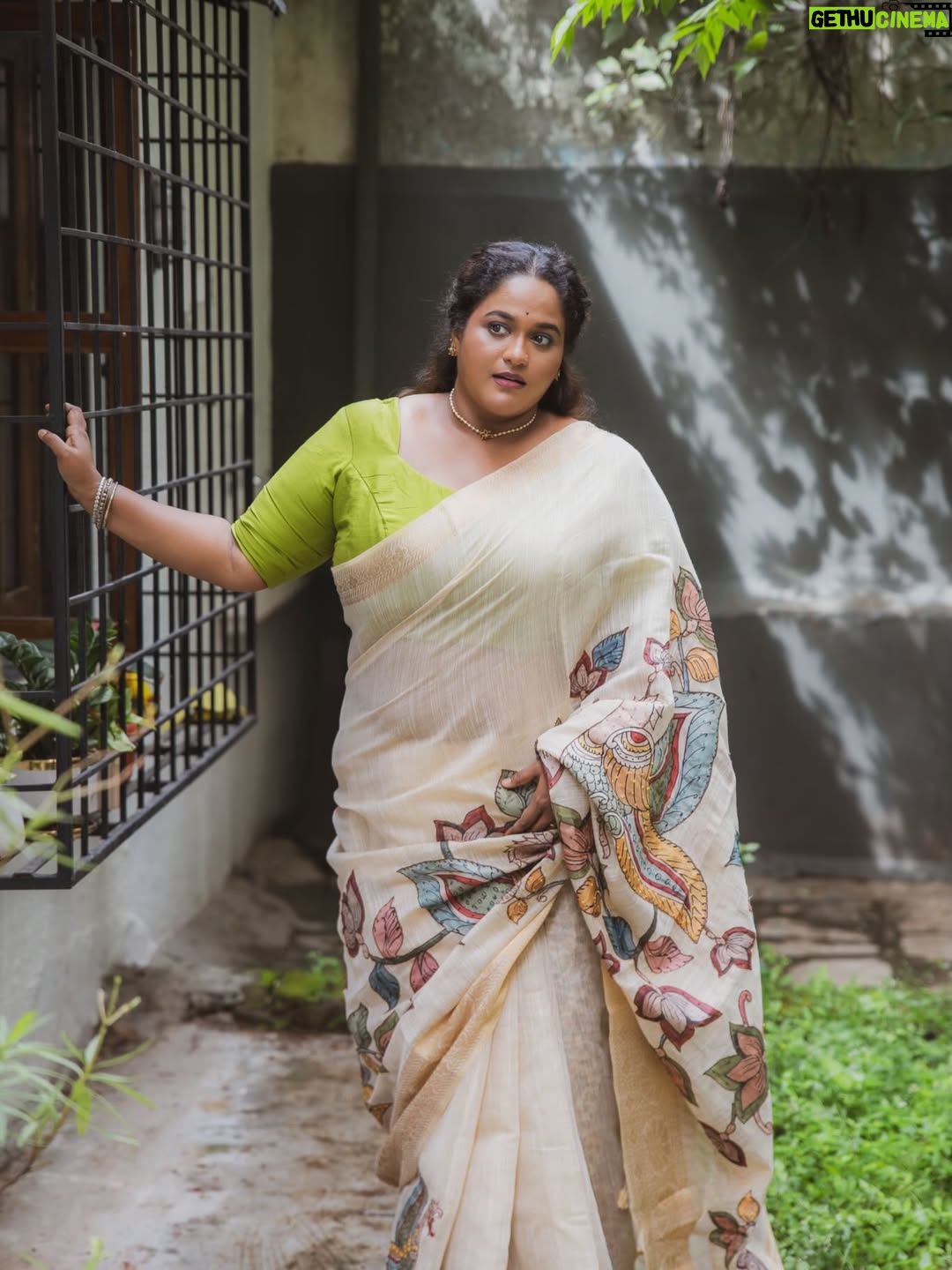 Vanita Kharat - 12.1K Likes - “खामोशी भी अब सलीके से सजने लगी है.”🌸

.
.
.
.
Saree- @hastkrit_india 
Makeup- @devyani_makeup_artist_ 
Hair - @archanabotre_makeupartist 
Click- @namrata_gh 
Location- @tdo_studio