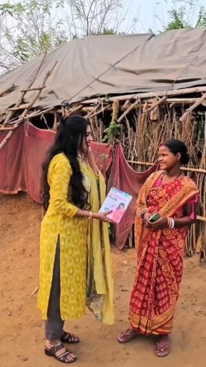 Varsha Priyadarshini Instagram - କାହା ମୁହଁରେ ଟିକିଏ ହସ ଫୁଟେଇ ପାରିବାର ପ୍ରୟାସରେ ହିଁ ସରି ଆସୁଥିବା ସମୟକୁ ଧରି ରଖି ହୁଏ। ସେହି ପ୍ରୟାସରେ ଆଜି କିଛି ହସ ଖୁସି ଭରା ସୁନ୍ଦର ମୁହୂର୍ତ୍ତକୁ ସାଇତି ରଖିଲି ।