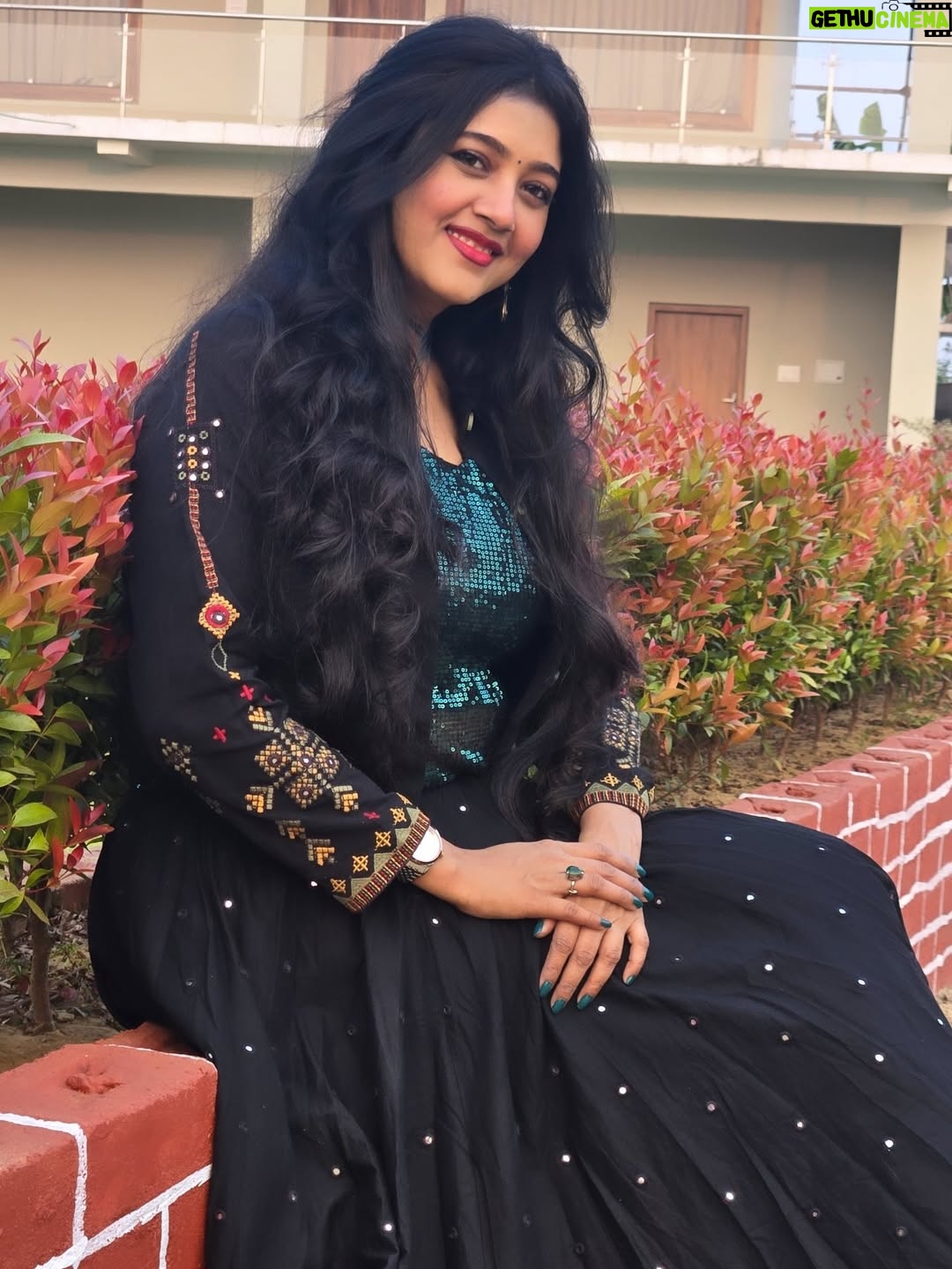 Varsha Priyadarshini - 52.7K Likes - Picnic time❤️ with my team🤗