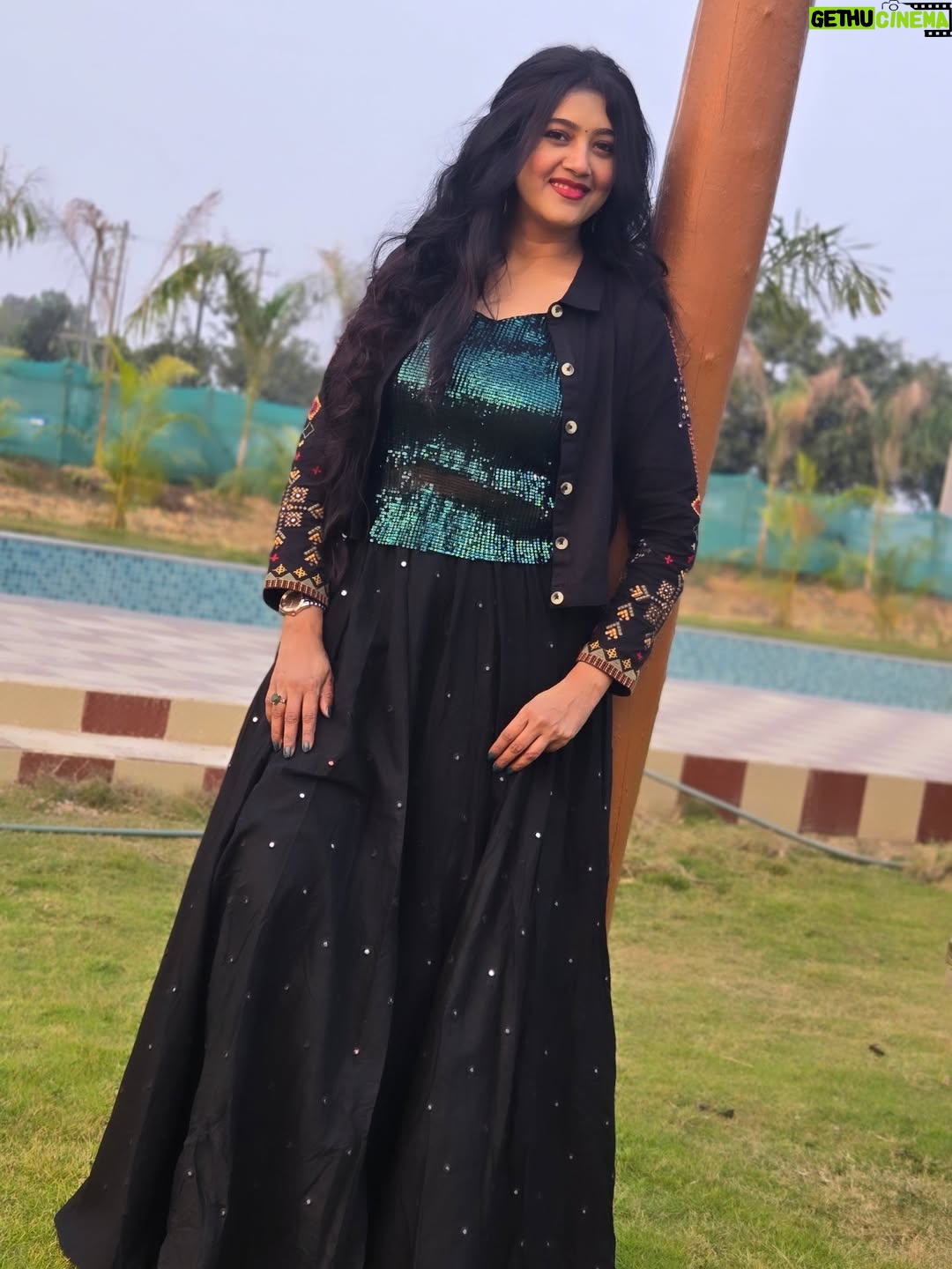 Varsha Priyadarshini - 52.7K Likes - Picnic time❤️ with my team🤗