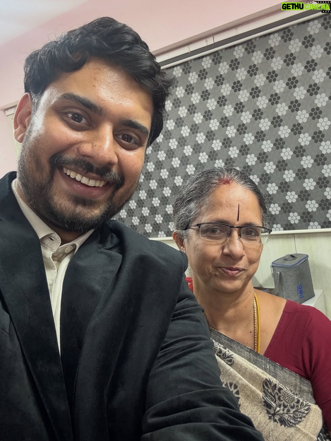 Vikkals Vikram - 31.8K Likes - Pic 1 & 2 : Kolanthaingala ithunga… dheivangal !!! 🙏

Pic 3: Rama ma’am never watches TV but she watched Biggboss just for me, such a cutie 🥰 pls appreciate Rama ma’am in comments 😊

Thank you PSBB Millennium for having me as the Chief Guest for your Fiesta! 

#vikkalsvikram #vikkals #biggbosstamil9 #biggboss