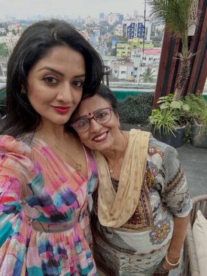 Vimala Raman Instagram - Birthday fun, another year of becoming, guided by love and gratitude 🙏🏻❤️🥰💫
