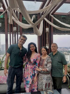Vimala Raman Instagram - Birthday fun, another year of becoming, guided by love and gratitude 🙏🏻❤️🥰💫