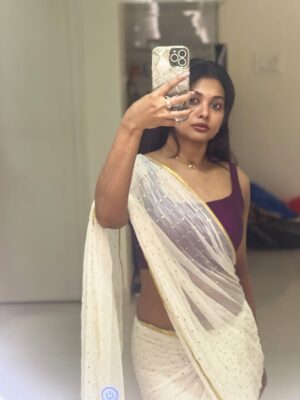 Vindhuja Vikraman Instagram - Why i love mirror selfies more 🤔🤭 

#white #saree #post #vv