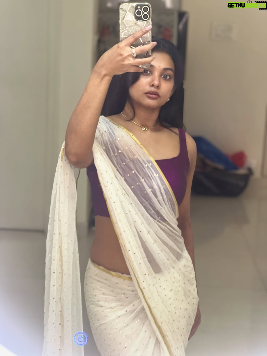 Vindhuja Vikraman - 4.1K Likes - Why i love mirror selfies more 🤔🤭 

#white #saree #post #vv