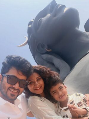Vishnu Priya Instagram - కనుమ పండుగ శుభాకాంక్షలు 🐄🌾
.
Wearing: @houseofshivasam 🤍
.
#adiyogi #adiyogichikkaballapur🙏✨️ #peace #blessed
