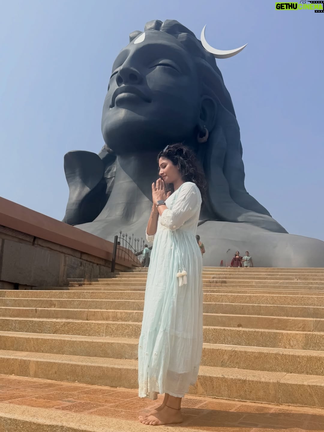 Vishnu Priya - 113.6K Likes - కనుమ పండుగ శుభాకాంక్షలు 🐄🌾
.
Wearing: @houseofshivasam 🤍
.
#adiyogi #adiyogichikkaballapur🙏✨️ #peace #blessed