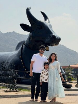 Vishnu Priya Instagram - కనుమ పండుగ శుభాకాంక్షలు 🐄🌾
.
Wearing: @houseofshivasam 🤍
.
#adiyogi #adiyogichikkaballapur🙏✨️ #peace #blessed