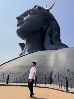 Vishnu Priya Instagram - కనుమ పండుగ శుభాకాంక్షలు 🐄🌾
.
Wearing: @houseofshivasam 🤍
.
#adiyogi #adiyogichikkaballapur🙏✨️ #peace #blessed
