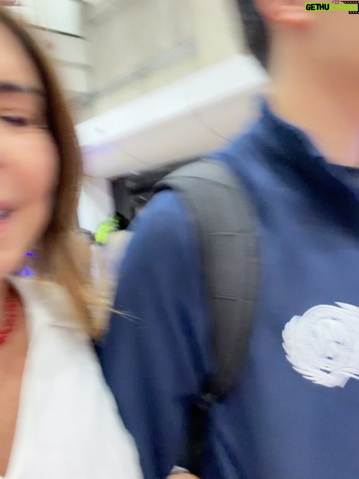 Viviana Gibelli - 142.3K Likes - Esta mañana se fue mi Costilla junto a una delegación de su colegio al HMUN en Boston ( El modelo de Naciones Unidas en Harvard) y yo no puedo estar más orgullosa de él @sebastianakinin 

Un año preparándose para debatir y competir con colegios de muchos países sobre temas de interés mundial y sus soluciones. 

La educación es una herramienta tan poderosa!!! Eso, junto al amor propio y los valores construyen un hombre fuerte, seguro y feliz. 

Gracias a la @washingtonacademy.ccs por esta oportunidad y prepararlos ,a @laserairlinesoficial por las atenciones con todo el grupo y llevarlos con bien y @lainternacionaldeseguros por el respaldo con la póliza de asistencia de viajes para mi hijo por cualquier eventualidad. 

Al final del carrusel les dejé mi reflexión sobre esta experiencia tan enriquecedora. Yo soy mamá gallina y criar hijos independientes ha sido todo un reto para mi corazón. Desliza ➡️

Buen viaje hijo y mucho éxito a todos!Estamos muy bien representados 🇻🇪❤️

Gracias padre!