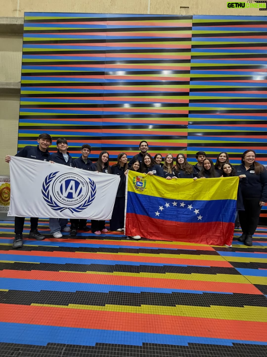 Viviana Gibelli - 142.3K Likes - Esta mañana se fue mi Costilla junto a una delegación de su colegio al HMUN en Boston ( El modelo de Naciones Unidas en Harvard) y yo no puedo estar más orgullosa de él @sebastianakinin 

Un año preparándose para debatir y competir con colegios de muchos países sobre temas de interés mundial y sus soluciones. 

La educación es una herramienta tan poderosa!!! Eso, junto al amor propio y los valores construyen un hombre fuerte, seguro y feliz. 

Gracias a la @washingtonacademy.ccs por esta oportunidad y prepararlos ,a @laserairlinesoficial por las atenciones con todo el grupo y llevarlos con bien y @lainternacionaldeseguros por el respaldo con la póliza de asistencia de viajes para mi hijo por cualquier eventualidad. 

Al final del carrusel les dejé mi reflexión sobre esta experiencia tan enriquecedora. Yo soy mamá gallina y criar hijos independientes ha sido todo un reto para mi corazón. Desliza ➡️

Buen viaje hijo y mucho éxito a todos!Estamos muy bien representados 🇻🇪❤️

Gracias padre!