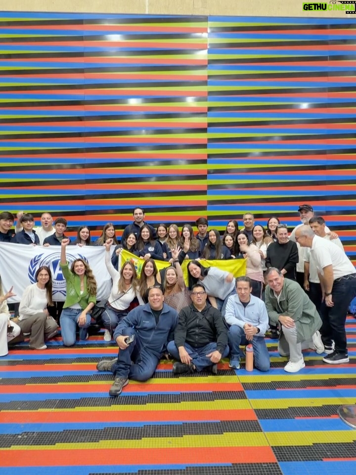 Viviana Gibelli - 142.3K Likes - Esta mañana se fue mi Costilla junto a una delegación de su colegio al HMUN en Boston ( El modelo de Naciones Unidas en Harvard) y yo no puedo estar más orgullosa de él @sebastianakinin 

Un año preparándose para debatir y competir con colegios de muchos países sobre temas de interés mundial y sus soluciones. 

La educación es una herramienta tan poderosa!!! Eso, junto al amor propio y los valores construyen un hombre fuerte, seguro y feliz. 

Gracias a la @washingtonacademy.ccs por esta oportunidad y prepararlos ,a @laserairlinesoficial por las atenciones con todo el grupo y llevarlos con bien y @lainternacionaldeseguros por el respaldo con la póliza de asistencia de viajes para mi hijo por cualquier eventualidad. 

Al final del carrusel les dejé mi reflexión sobre esta experiencia tan enriquecedora. Yo soy mamá gallina y criar hijos independientes ha sido todo un reto para mi corazón. Desliza ➡️

Buen viaje hijo y mucho éxito a todos!Estamos muy bien representados 🇻🇪❤️

Gracias padre!