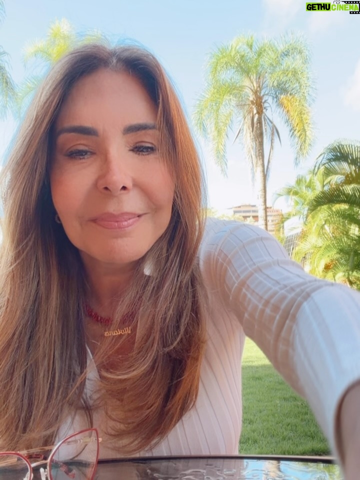 Viviana Gibelli - 142.3K Likes - Esta mañana se fue mi Costilla junto a una delegación de su colegio al HMUN en Boston ( El modelo de Naciones Unidas en Harvard) y yo no puedo estar más orgullosa de él @sebastianakinin 

Un año preparándose para debatir y competir con colegios de muchos países sobre temas de interés mundial y sus soluciones. 

La educación es una herramienta tan poderosa!!! Eso, junto al amor propio y los valores construyen un hombre fuerte, seguro y feliz. 

Gracias a la @washingtonacademy.ccs por esta oportunidad y prepararlos ,a @laserairlinesoficial por las atenciones con todo el grupo y llevarlos con bien y @lainternacionaldeseguros por el respaldo con la póliza de asistencia de viajes para mi hijo por cualquier eventualidad. 

Al final del carrusel les dejé mi reflexión sobre esta experiencia tan enriquecedora. Yo soy mamá gallina y criar hijos independientes ha sido todo un reto para mi corazón. Desliza ➡️

Buen viaje hijo y mucho éxito a todos!Estamos muy bien representados 🇻🇪❤️

Gracias padre!