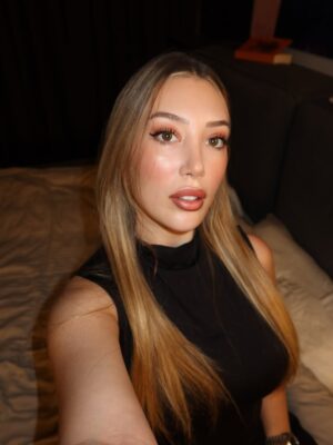 Yasmin Erbil Instagram - hey🌸🤭