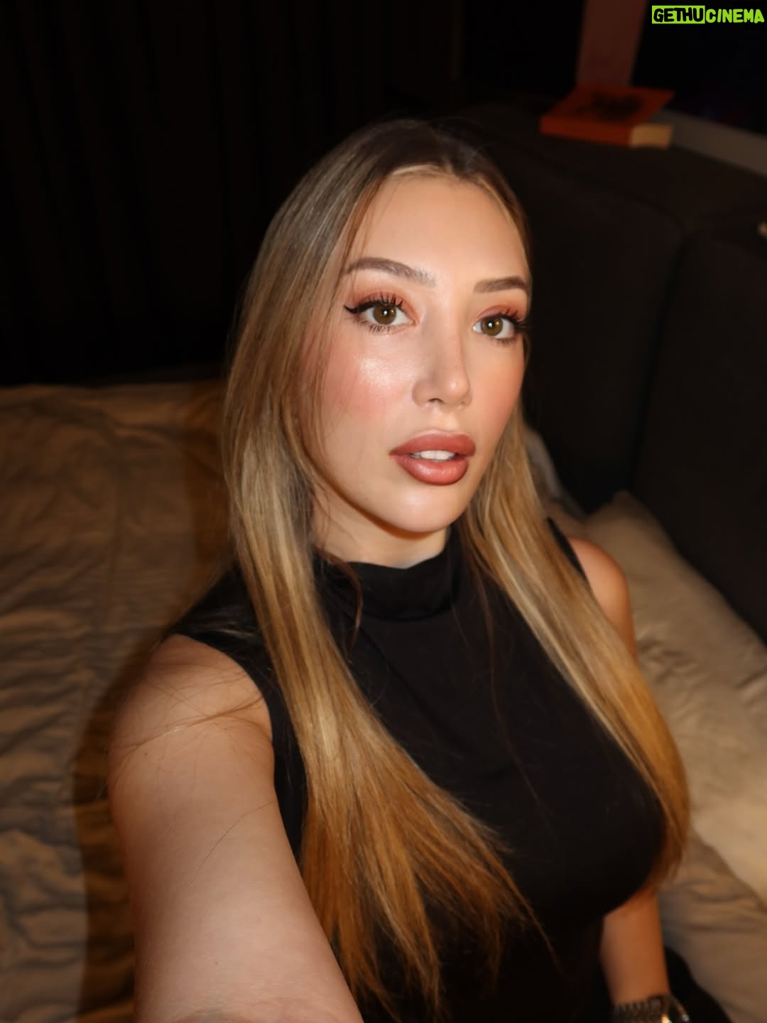 Yasmin Erbil - 2.5K Likes - hey🌸🤭