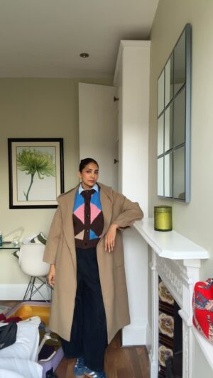 Yogita Bihani Instagram - Sarojini nagar to london!! 🤭
Jewellery @quella.in
Shoes @adidas
Perfume @narciso_rodriguez