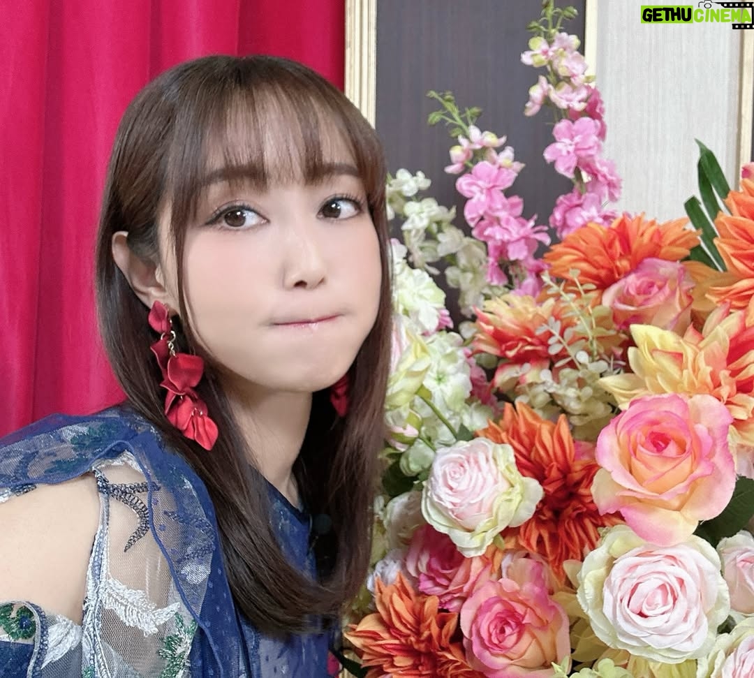 Yoko Hikasa - 8.1K Likes - 🌸
GAFES2026
ダンまちステージでした！
いのりと千菅ちゃんと森さんと！
松岡くん、大森さん、面白コメントありがとう笑
そして見てくれた皆さんありがとうございますー！

アフレコしている時や放送中は
フレイヤの内面にフォーカスして
心の奥底を表現したくて仕方なかったけれど
しばらく経って落ち着いて見てみると
作品の違う部分に目がいったり
周りのキャラクターの顔や想いが見えたり。
ほんとにあの時は
ベルしか見えてなかったんだなあと気付きましたよ。
恋ってすごいなあ。

今演じたらまた違うものになりそうと思いつつ
あの時フレイヤとしてベルを想って
向かい合った気持ちが正解ですね。ね！

またフレイヤを演じたい☺️

#gafes
#2026
#ダンまち