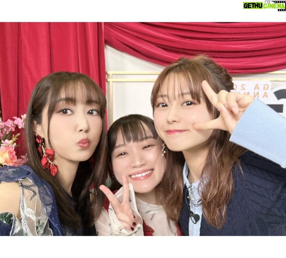 Yoko Hikasa - 8.1K Likes - 🌸
GAFES2026
ダンまちステージでした！
いのりと千菅ちゃんと森さんと！
松岡くん、大森さん、面白コメントありがとう笑
そして見てくれた皆さんありがとうございますー！

アフレコしている時や放送中は
フレイヤの内面にフォーカスして
心の奥底を表現したくて仕方なかったけれど
しばらく経って落ち着いて見てみると
作品の違う部分に目がいったり
周りのキャラクターの顔や想いが見えたり。
ほんとにあの時は
ベルしか見えてなかったんだなあと気付きましたよ。
恋ってすごいなあ。

今演じたらまた違うものになりそうと思いつつ
あの時フレイヤとしてベルを想って
向かい合った気持ちが正解ですね。ね！

またフレイヤを演じたい☺️

#gafes
#2026
#ダンまち