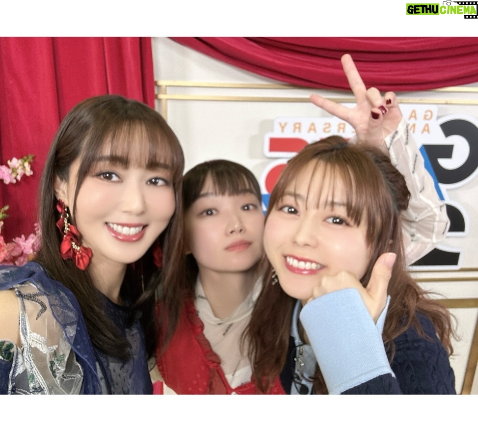 Yoko Hikasa - 8.1K Likes - 🌸
GAFES2026
ダンまちステージでした！
いのりと千菅ちゃんと森さんと！
松岡くん、大森さん、面白コメントありがとう笑
そして見てくれた皆さんありがとうございますー！

アフレコしている時や放送中は
フレイヤの内面にフォーカスして
心の奥底を表現したくて仕方なかったけれど
しばらく経って落ち着いて見てみると
作品の違う部分に目がいったり
周りのキャラクターの顔や想いが見えたり。
ほんとにあの時は
ベルしか見えてなかったんだなあと気付きましたよ。
恋ってすごいなあ。

今演じたらまた違うものになりそうと思いつつ
あの時フレイヤとしてベルを想って
向かい合った気持ちが正解ですね。ね！

またフレイヤを演じたい☺️

#gafes
#2026
#ダンまち