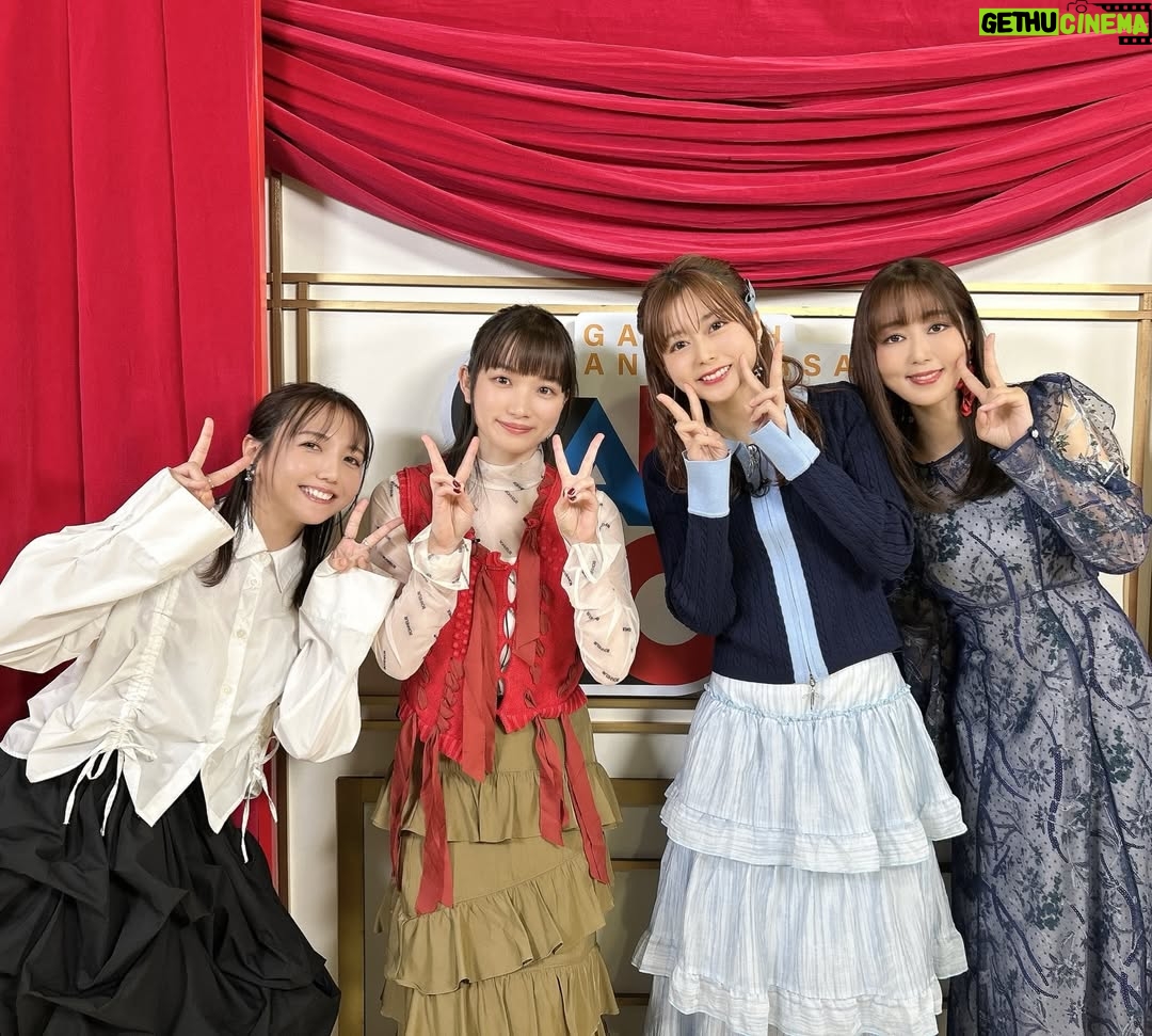 Yoko Hikasa - 8.1K Likes - 🌸
GAFES2026
ダンまちステージでした！
いのりと千菅ちゃんと森さんと！
松岡くん、大森さん、面白コメントありがとう笑
そして見てくれた皆さんありがとうございますー！

アフレコしている時や放送中は
フレイヤの内面にフォーカスして
心の奥底を表現したくて仕方なかったけれど
しばらく経って落ち着いて見てみると
作品の違う部分に目がいったり
周りのキャラクターの顔や想いが見えたり。
ほんとにあの時は
ベルしか見えてなかったんだなあと気付きましたよ。
恋ってすごいなあ。

今演じたらまた違うものになりそうと思いつつ
あの時フレイヤとしてベルを想って
向かい合った気持ちが正解ですね。ね！

またフレイヤを演じたい☺️

#gafes
#2026
#ダンまち